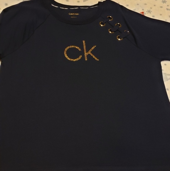 Beautiful ck light weight sweater - Picture 1 of 6